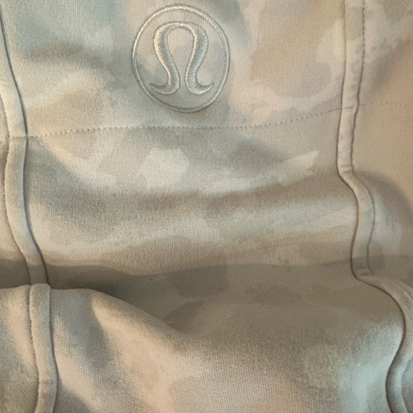 Lululemon Scuba Full-Zip Cropped Hoodie size 8 Leopard Grey EUC - Picture 2 of 4